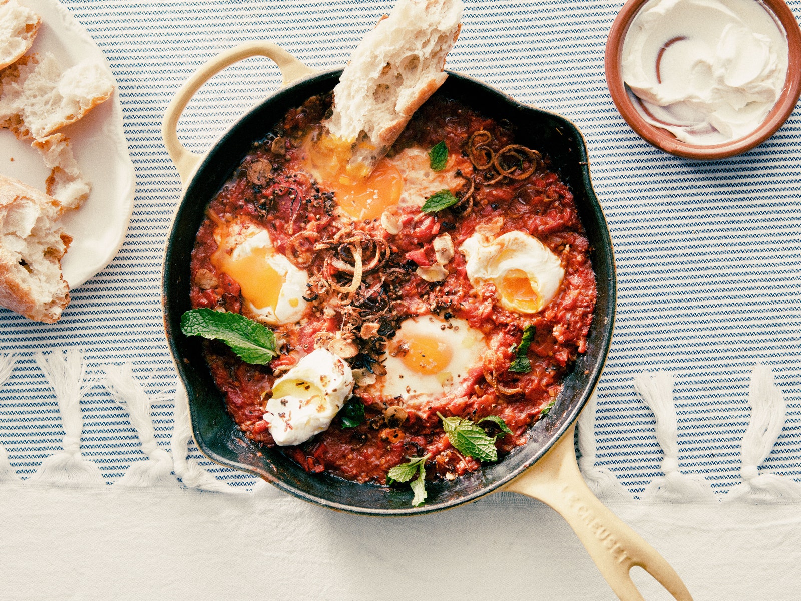 Quick Shakshuka With Yogurt